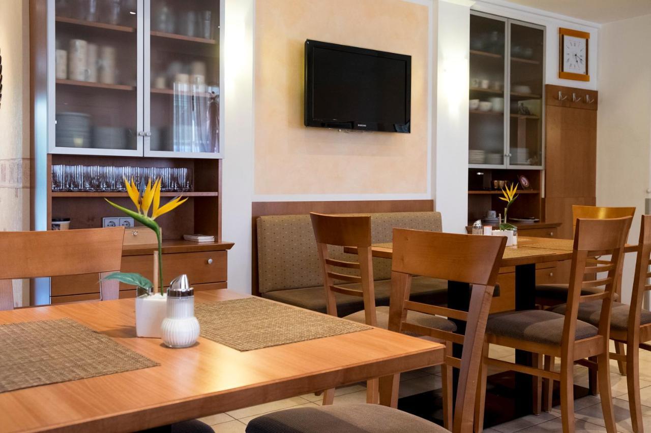 Asten Gaestehaus Stoegmueller מראה חיצוני תמונה